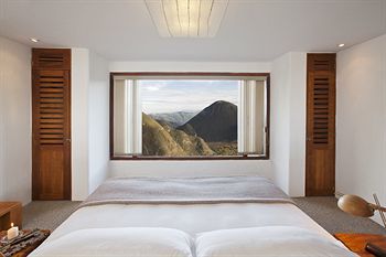 El Crater Hotel