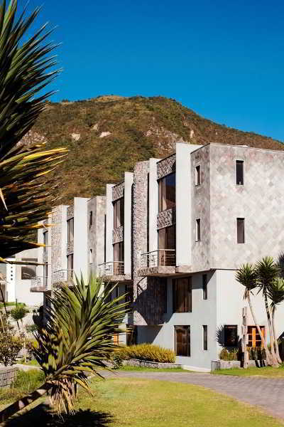 El Crater Hotel