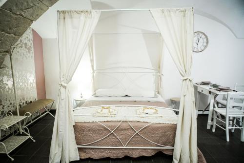 Home 5 - Arco Antico