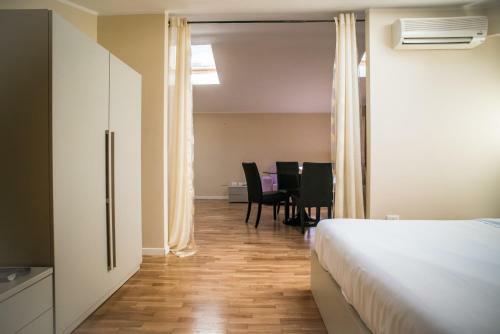 Dante Ravenna Apartments