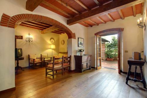 Ostina Villa Sleeps 12 Pool Wifi