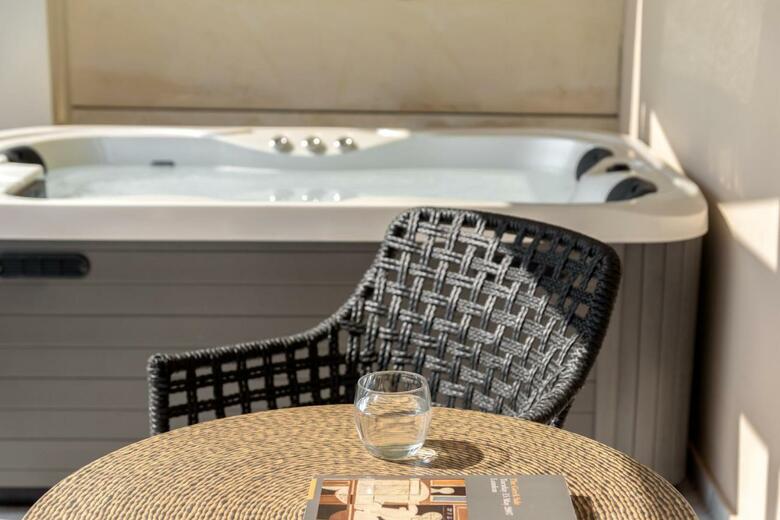 Hotel Macaris Suites And Spa