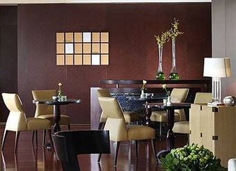 Amphitryon Hotel