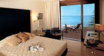 Amphitryon Hotel