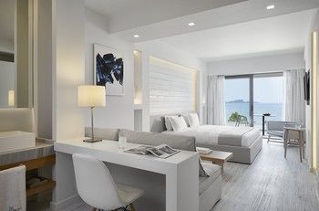 Lichnos Beach Hotel & Suites