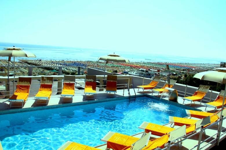 Waldorf Suite Hotel