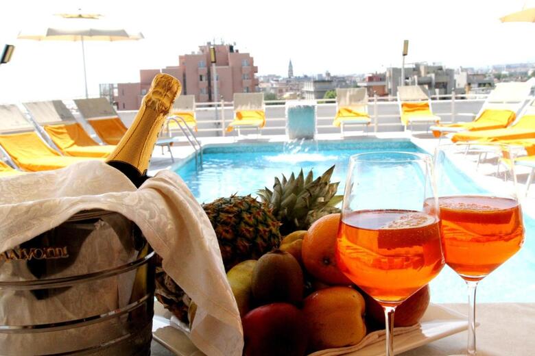 Waldorf Suite Hotel