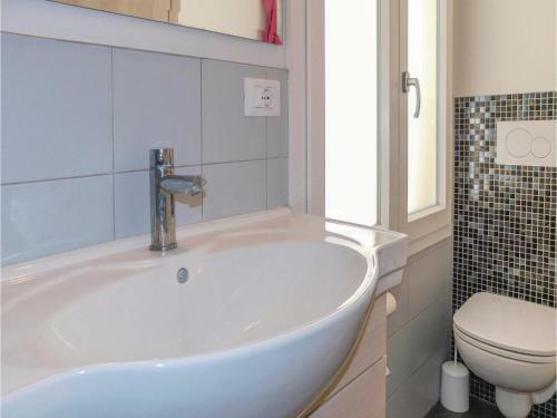 Two-bedroom Apartment In Rimini -rn-