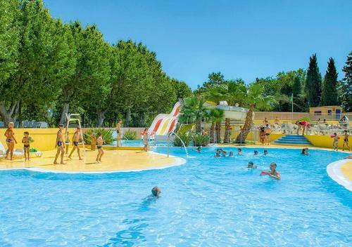 Mobil Home Dans Parc Des 7 Fonts