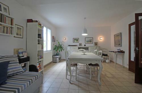 Grande Villa � 100 M De La Plage