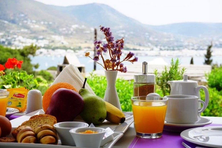 Akrotiri Hotel