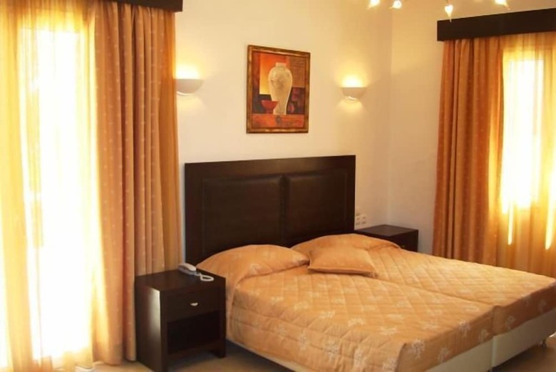 Giannoulaki Village Hotel