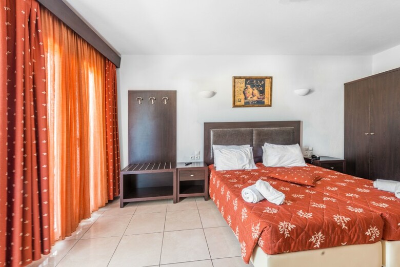 Giannoulaki Village Hotel