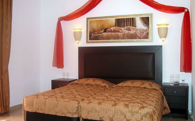 Giannoulaki Village Hotel