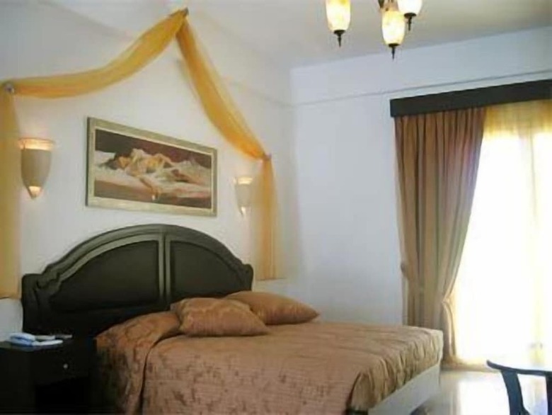 Giannoulaki Village Hotel