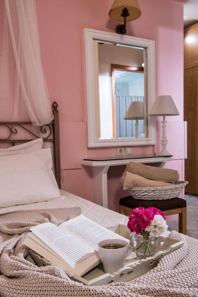 Socrates Hotel Apts