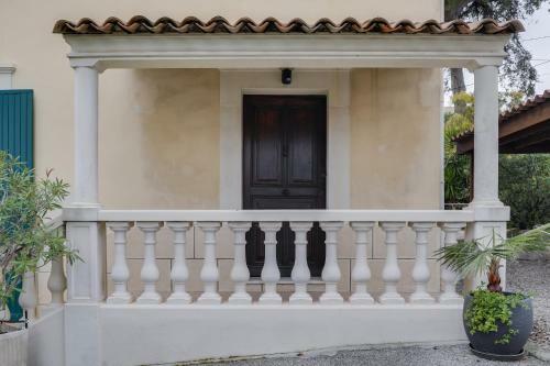 Apartamento Bas De Villa Proche Du Bord De Mer D Antibes