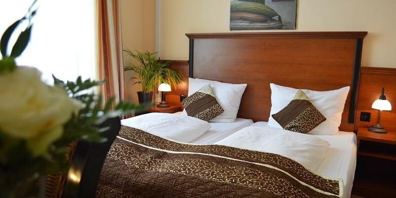 City Hotel-west