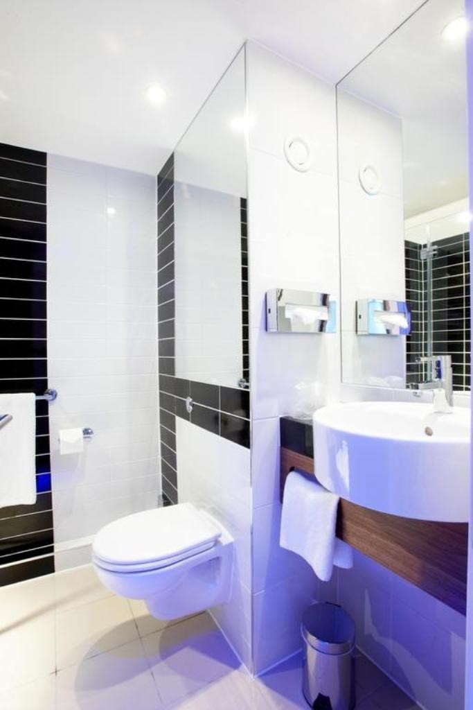 Hotel Express By Holiday Inn London City