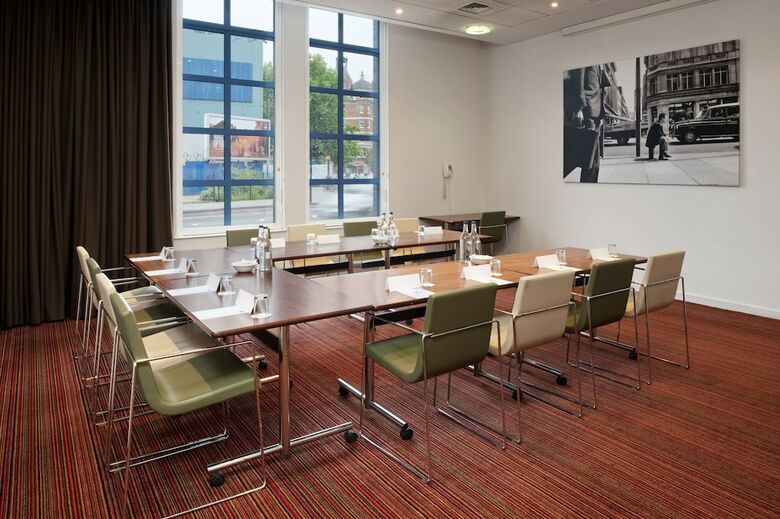 Hotel Express By Holiday Inn London City