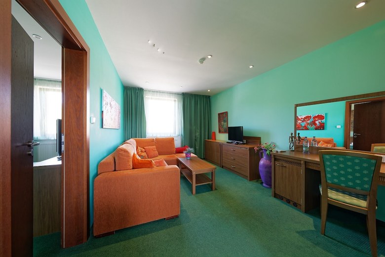 Max Inn Hotel