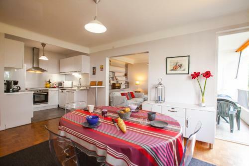 Apartamento Amazing Two Bedroom Flat With Balcony