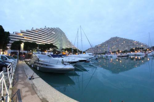 Motel Marina Beach Boats View