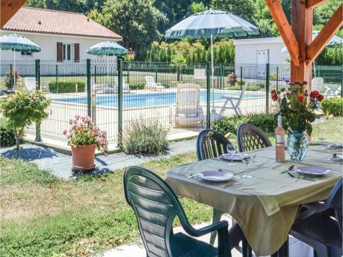 Three-bedroom Holiday Home In Savignac-les-eglises