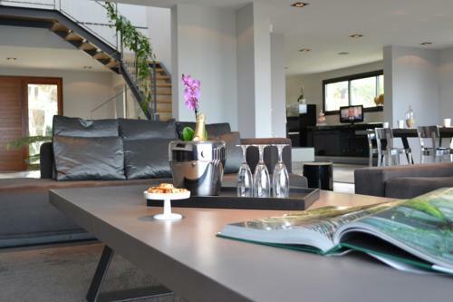 Saint-jean-de-luz Villa Sleeps 12 Pool Air Con Wifi