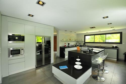 Saint-jean-de-luz Villa Sleeps 12 Pool Air Con Wifi