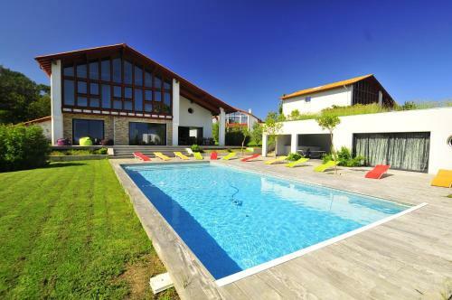 Saint-jean-de-luz Villa Sleeps 12 Pool Air Con Wifi