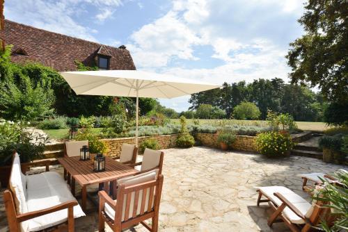 Sarlat-la-caneda Villa Sleeps 15 Pool