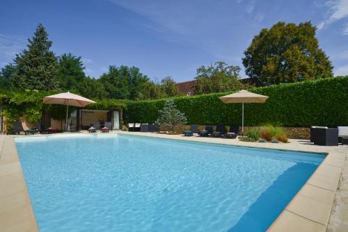 Sarlat-la-caneda Villa Sleeps 15 Pool