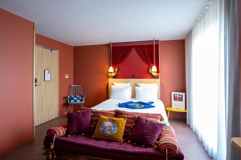Mob Hotel Paris Les Puces