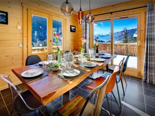 Chalet Carter - Ovo Network