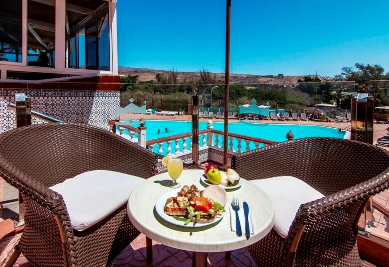 Aparthotel Corona Roja