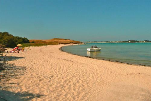Holiday Home Guiss�ny - Bre051030-f