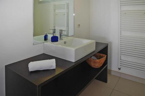 Holiday Home Guiss�ny - Bre051030-f
