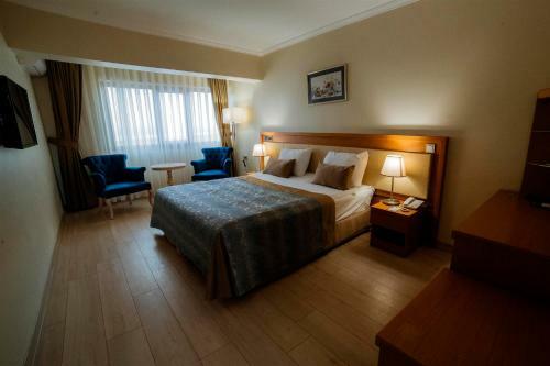 Patalya Lakeside Resort Hotel
