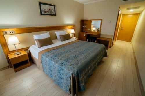 Patalya Lakeside Resort Hotel