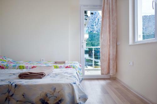 Nar Sarisu Apart