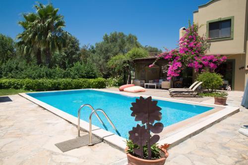 Important Group | Villa Costa