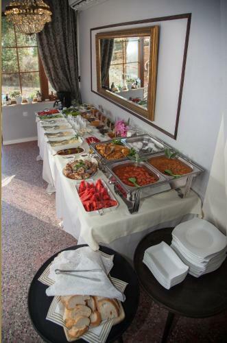 Iola Hotel