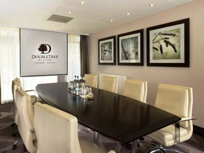 Hotel Doubletree By Hilton London Ealing