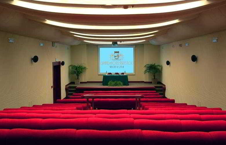 Hotel Grand Bristol