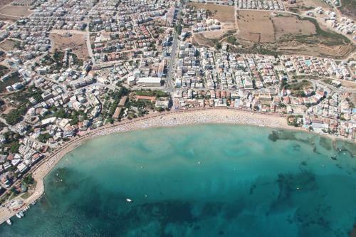 Villa With Private Pool In Altinkum District