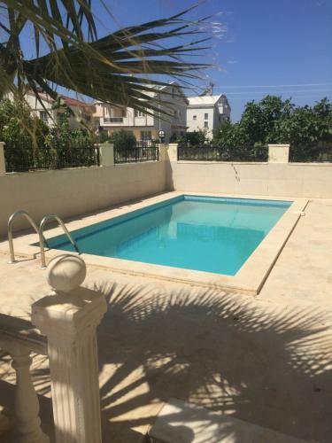 Villa With Private Pool In Altinkum District