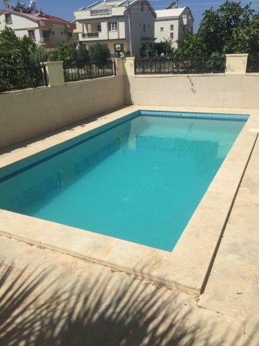 Villa With Private Pool In Altinkum District