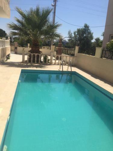 Villa With Private Pool In Altinkum District
