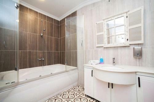 Albergue Bucoleon By Cheers